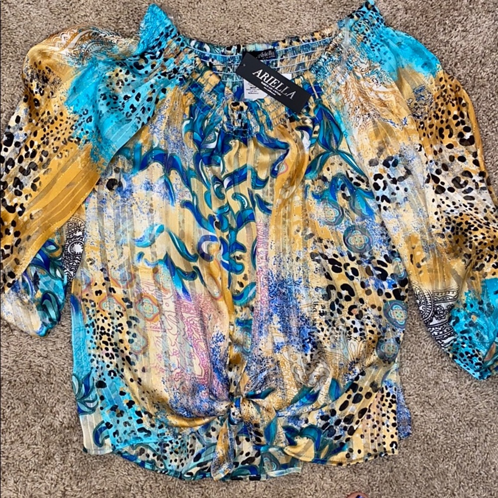 NWT beautiful blouse